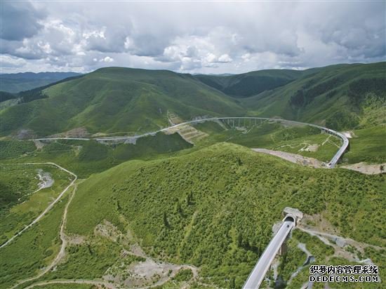 和自然融为一体的生态郎川路。